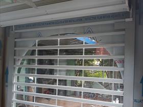 Cửa cuốn trong suốt Polycarbonate kéo tay