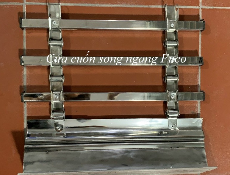 Cửa cuốn song ngang 20x20